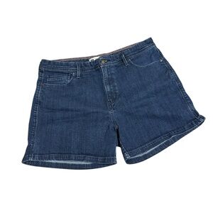 EUC womens Levi’s denim short